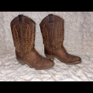 Women’s cowboy boots size 8